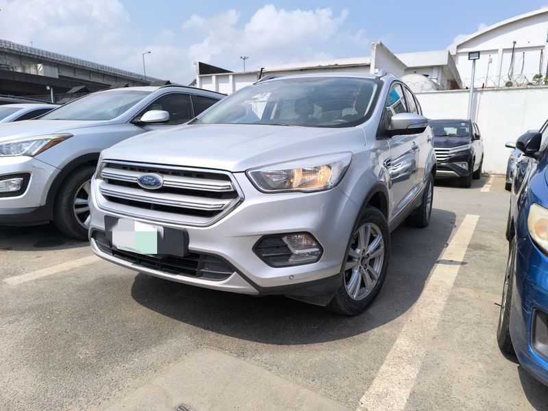 Main image of 2019 Ford Escape SE